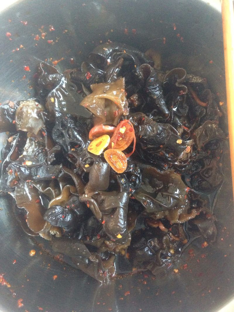 捞汁黑木耳的做法