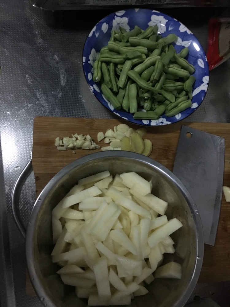 扁豆炒土豆的做法图解3