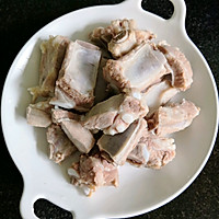 土豆烧排骨的做法图解1