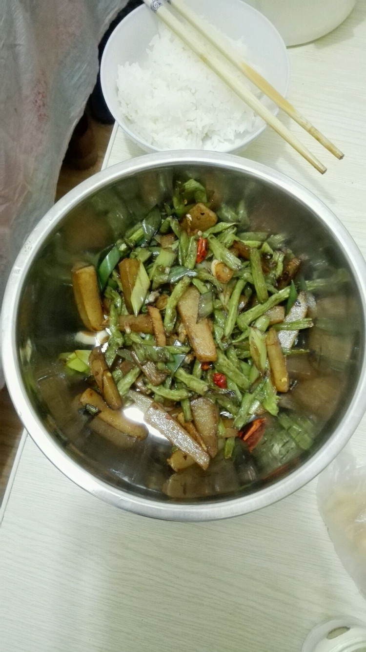 土豆炒豆角的做法