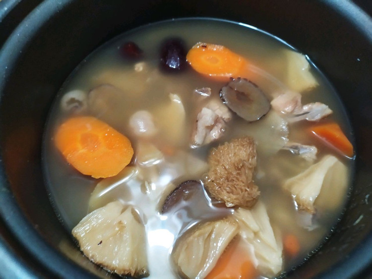猴头菇猪骨汤的做法