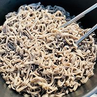 消库存❤️鲜蔬辣炒方便面的做法图解1