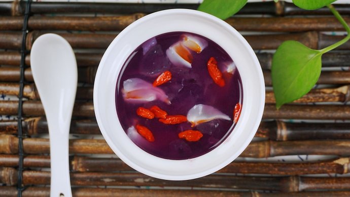 紫薯银耳莲子粥
