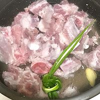 糖醋排骨的做法图解1