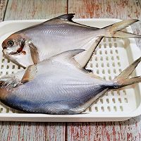 #米饭最强CP#葱油水汆鲳鱼的做法图解1