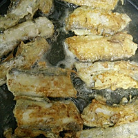 外酥肉嫩的煎带鱼（独家）的做法图解1