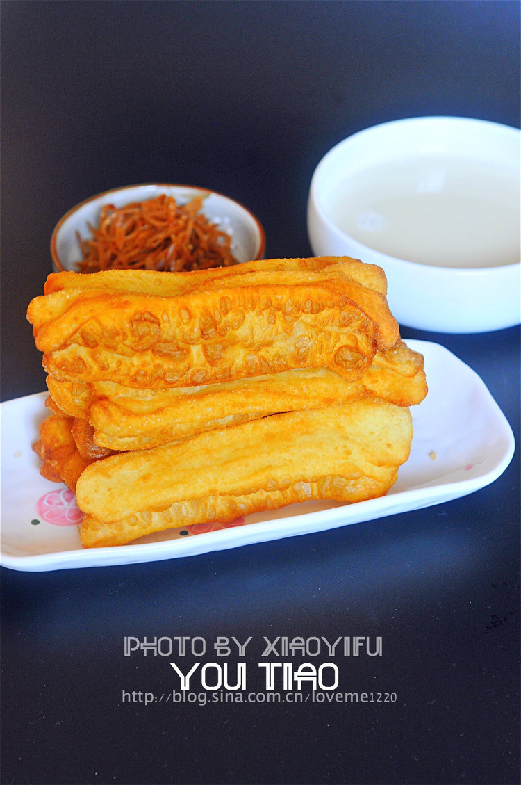 超正宗人气早餐“炸油条”的做法