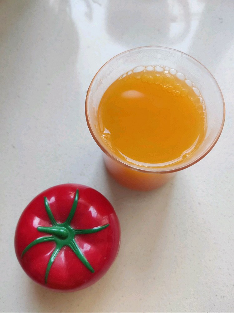 一杯阳光萝卜汁的做法