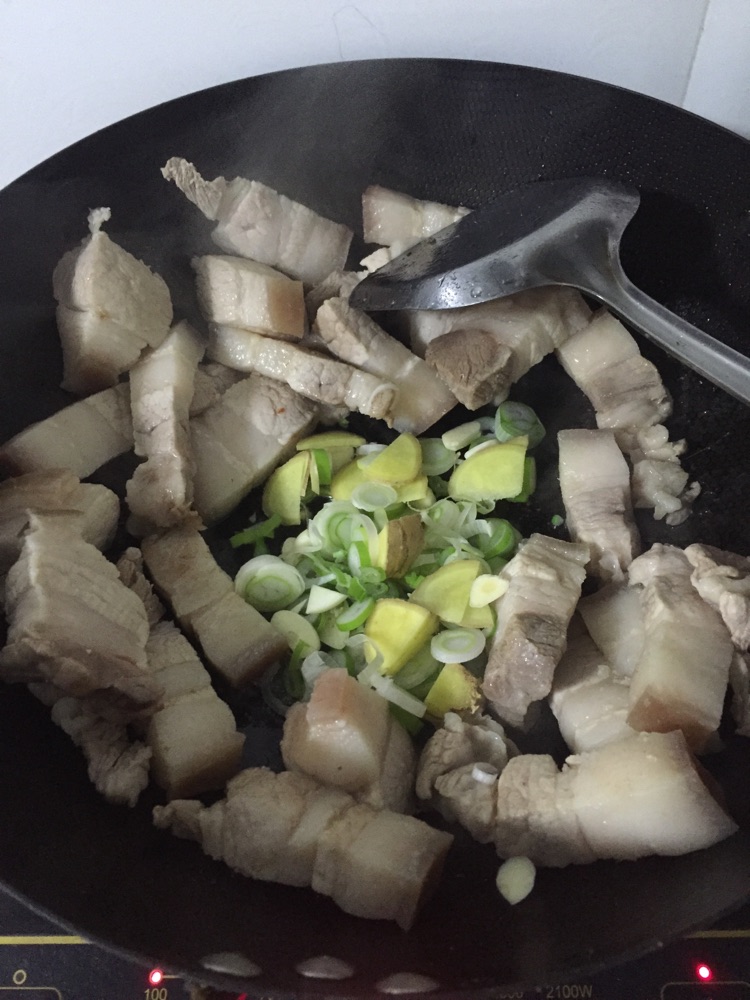 红烧肉炖土豆的做法图解5