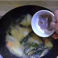鲜掉眉毛-冬瓜海带虾球汤的做法图解4