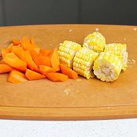 玉米裙带菜排骨汤的做法图解3