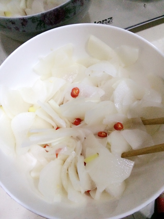 酸辣甜萝卜的做法图解4