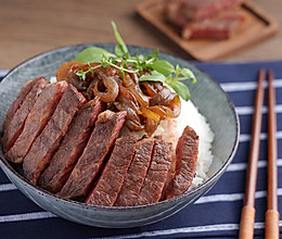 超好吃的牛肉丼在家也能做——东京牛肉丼【孔老师教做菜】的做法