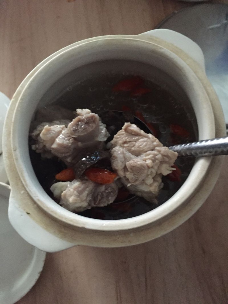 排骨薏米海参汤的做法
