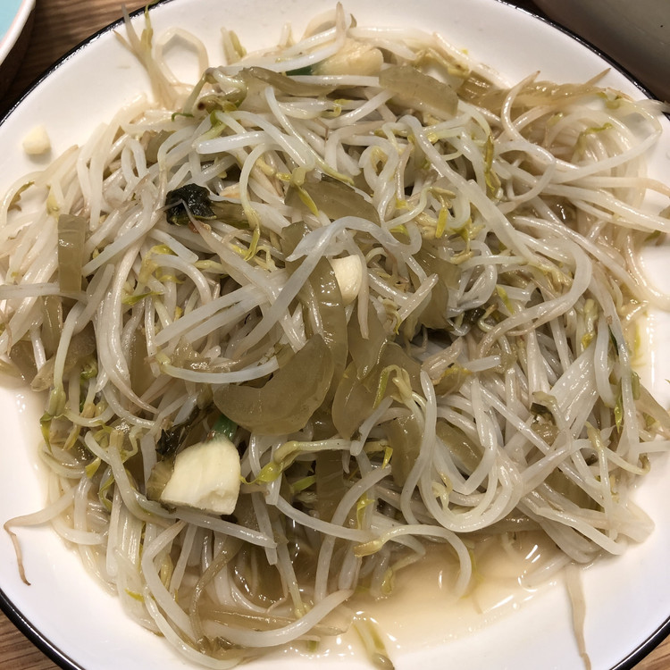 酸菜炒绿豆芽的做法