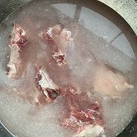 #开启观赛嗨吃局#高压锅烧排骨土豆的做法图解1