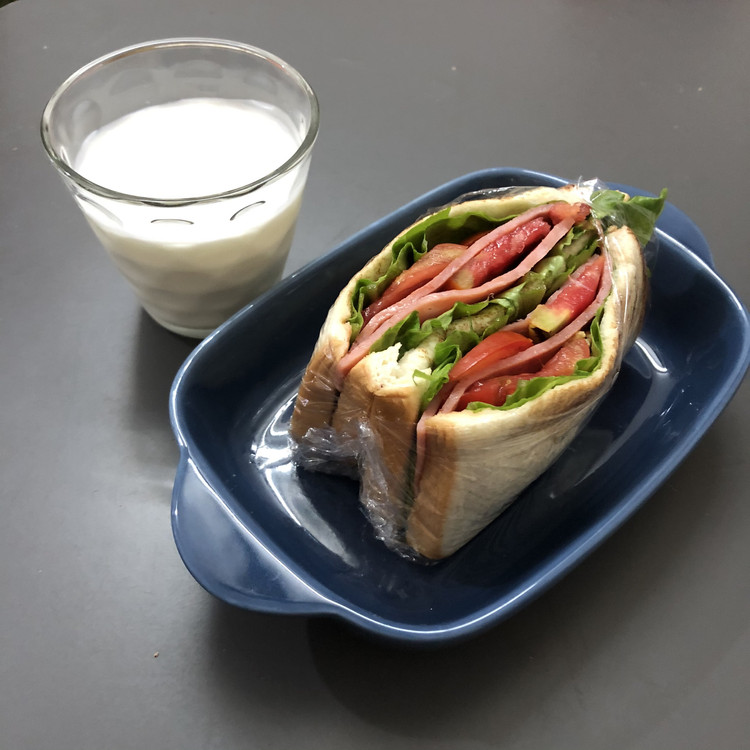 火腿番茄三明治的做法