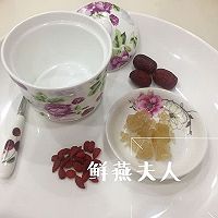 养颜牛奶红枣枸杞炖燕窝的做法图解4