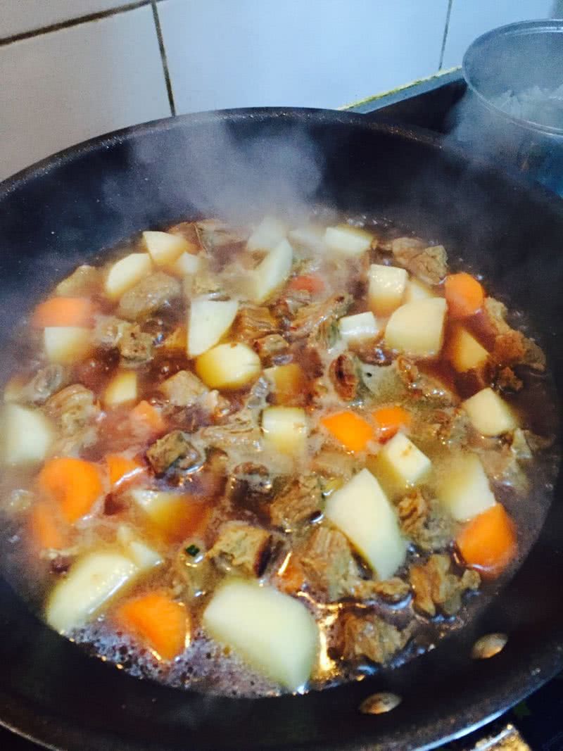 土豆胡萝卜烧牛腩