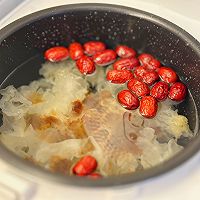 银耳桃胶红枣汤（懒人版养生汤）的做法图解3