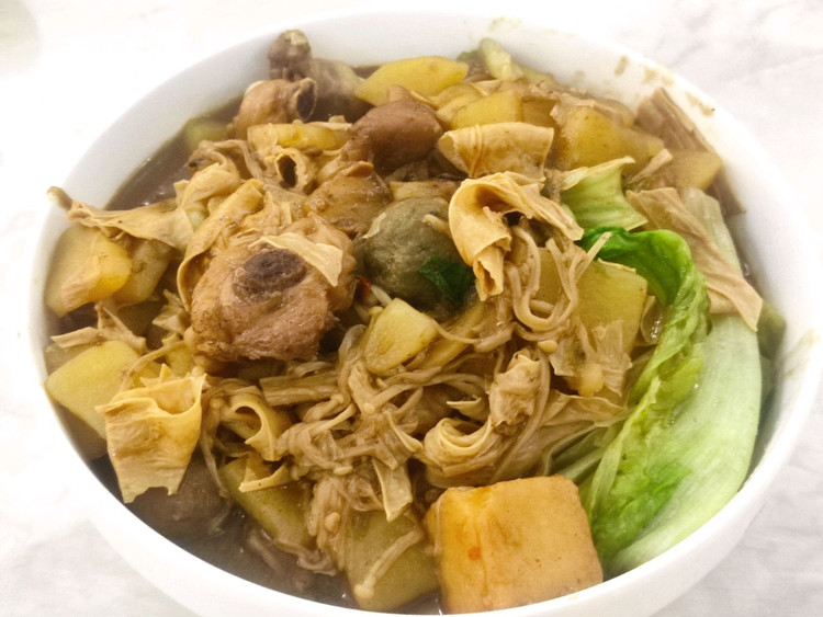 鸡腿煲的做法