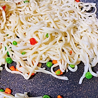 鸡蛋虾仁炒面的做法图解5