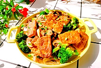 低卡轻食～蘑菇西兰花炒豆腐的做法