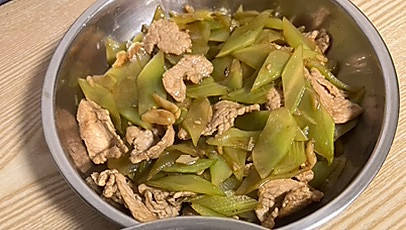 莴笋炒肉片的做法