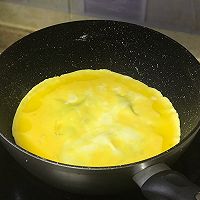  鸡蛋香肠卷#做道好菜，自我宠爱！#的做法图解2