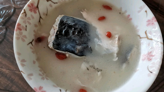 川芎白芷天麻鱼头汤的做法