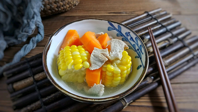 玉米红萝卜瘦肉汤