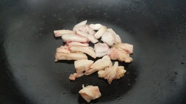 牛肉炖萝卜的做法图解2