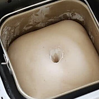 春意正浓，做一款充满春天气息的草莓甜心乳酪面包的做法图解5
