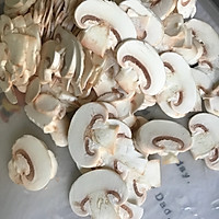 #餐桌上的春日限定#昂刺鱼蘑菇汤～鲜上加鲜的做法图解2