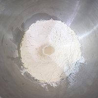 #餐桌上的春日限定#比脸大的果仁大列巴面包的做法图解1