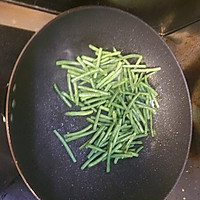 豇豆角炒辣椒的做法图解3