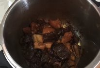 红烧肉炖红薯圆子的做法