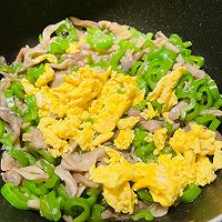 下饭菜❤️平菇尖椒炒鸡蛋的做法图解9