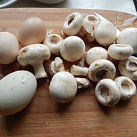 双蛋煎口蘑的做法图解1