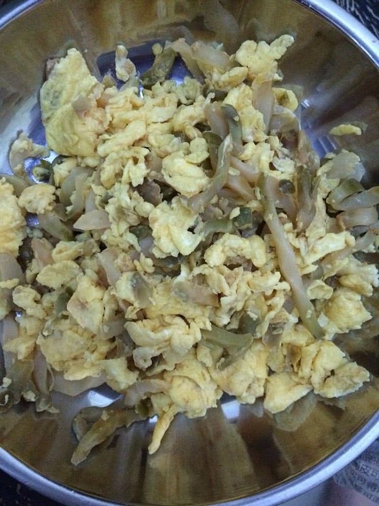 榨菜炒蛋的做法