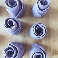 集颜值、营养于一身的紫薯花卷的做法图解3