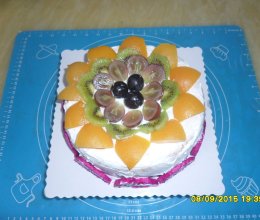 生日蛋糕(8寸圆模一个戚风蛋糕)的做法