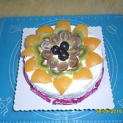 生日蛋糕(8寸圆模一个戚风蛋糕)