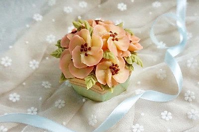 豆沙苹果花纸杯蛋糕