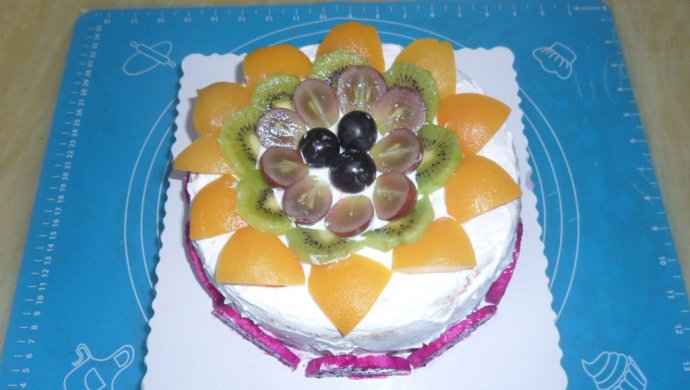 生日蛋糕(8寸圆模一个戚风蛋糕)