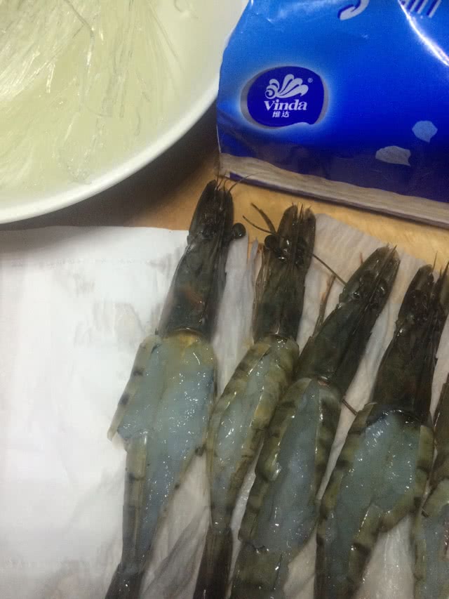 金蒜花开富贵虾#维达与你传承年味#的做法图解3