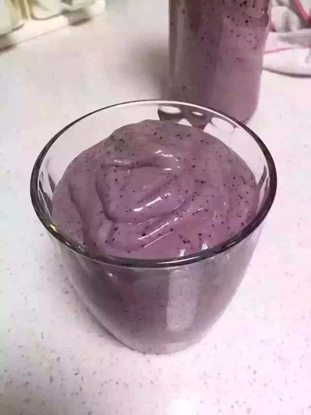 牛油果蓝莓奶昔的做法图解5