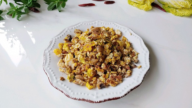 酱肉菜菇辣炒蛋的做法