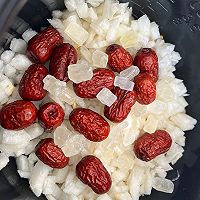 雪梨银耳红枣汤的做法图解3
