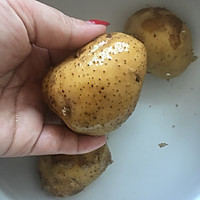 6个月➕宝宝辅食：土豆泥的做法图解1